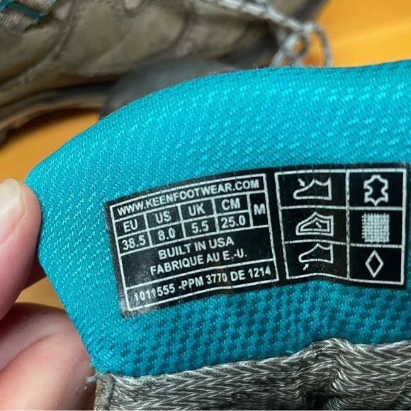 Hiking boots - Picture 2 of 2